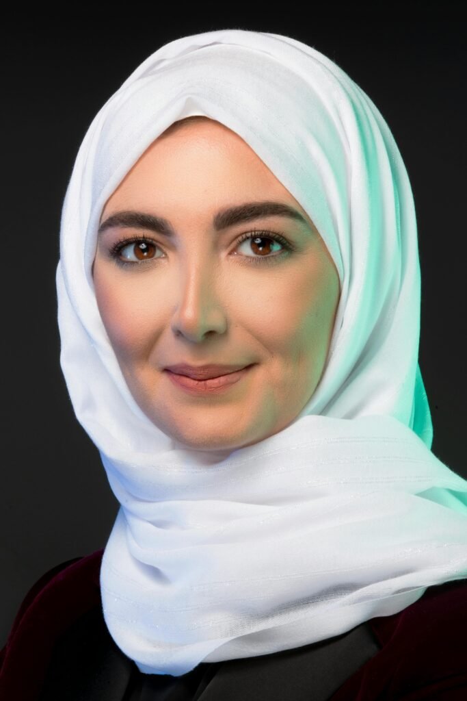 mulher usando o veu hijab leve maquiagem hijab branco olhos castanhos buy hijab comprar hijab beleza halal