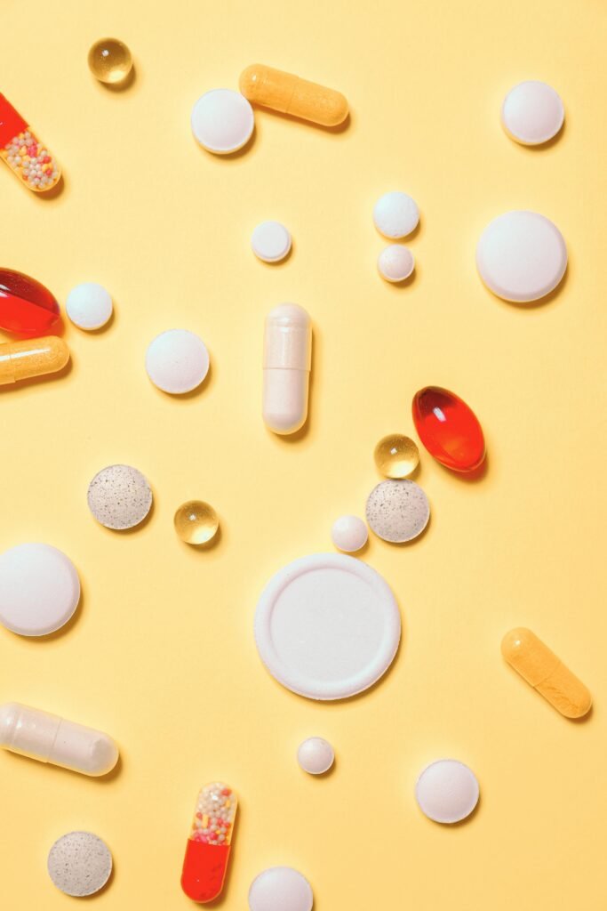 ilustração de vários tipos de comprimidos remédios Açúcar como excipiente farmacêutico